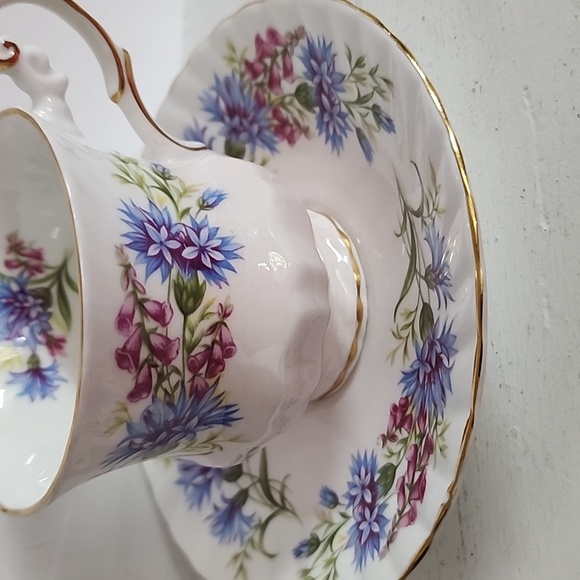 Vintage ROSINA Queens Teacup & Saucer "Wild Flowers" blue England - Picture 7 of 9